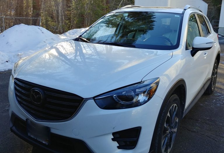 Windshield Technology – Windshield Replacement on a 2016 Mazda CX-5