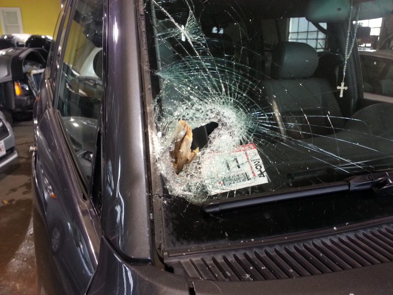 Toyota Land Cruiser Windshield Replacement in Arlington MA