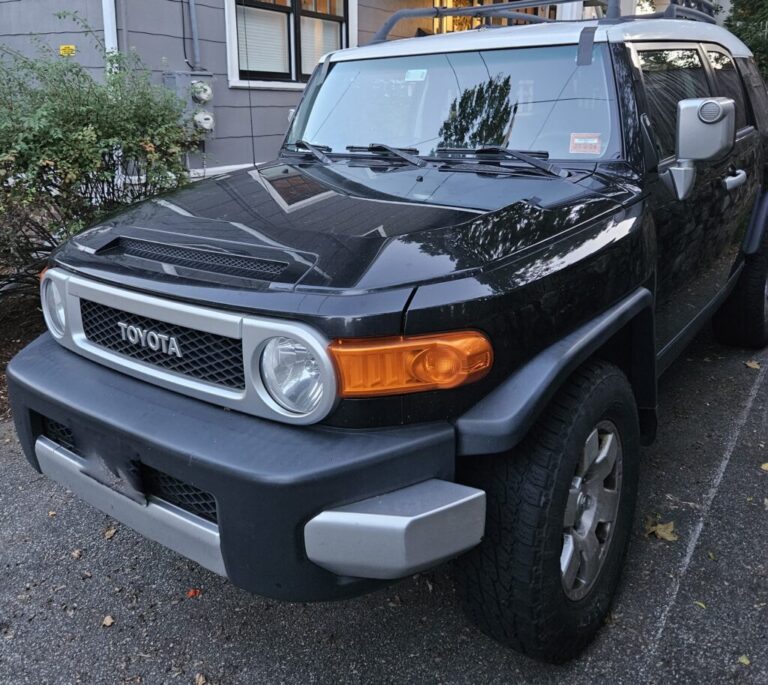 Windshield Replacement on a 2007 Toyota FJ Cruiser